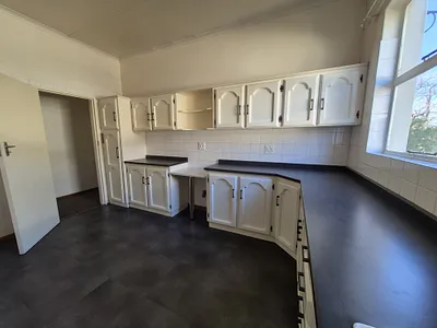2 Bedroom Apartment For Sale in Worcester - img