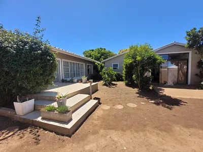 4 Bedroom House For Sale in Jeffreys Bay - 5Xz4.webp