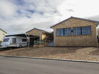 4 Bedroom House For Sale in Gansbaai - img