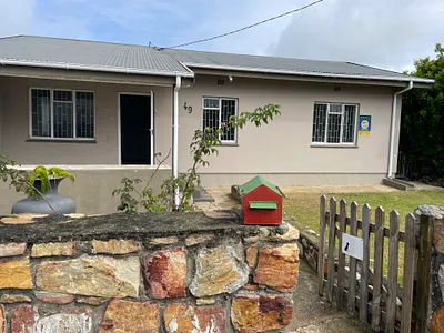 3 Bedroom House For Sale in Mossel Bay - p4q6.webp