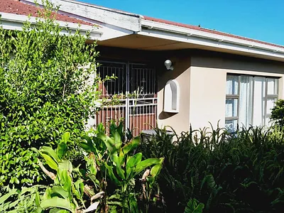3 Bedroom House For Sale in East London - 3fqu.webp