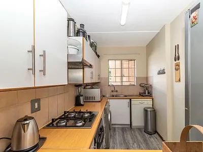 2 Bedroom Apartment For Sale in Randburg - y2BM.webp