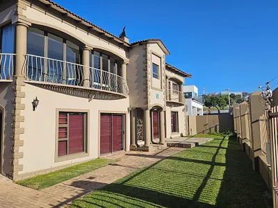 3 Bedroom Townhouse For Sale in Jeffreys Bay - XPSq.webp