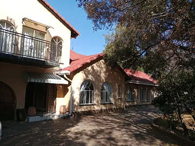 6 Bedroom House For Sale in Alberton - img