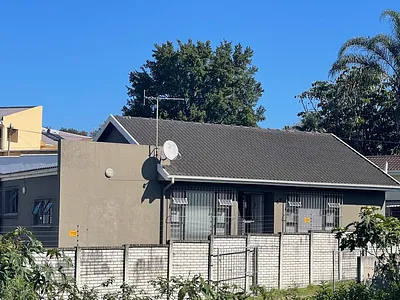 3 Bedroom House For Sale in East London - 5HSG.webp