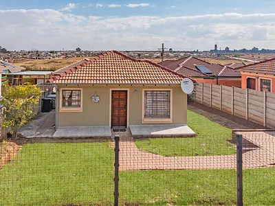 3 Bedroom House For Sale in Roodepoort - wGuJ.webp