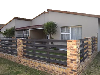 2 Bedroom Townhouse For Sale in Germiston - 5skf.webp