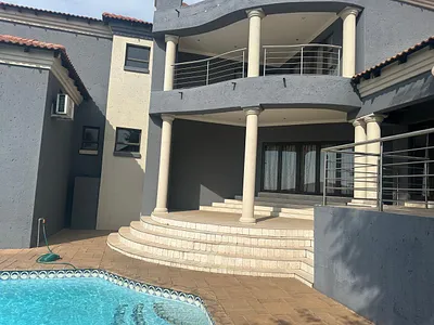 6 Bedroom House For Sale in Rustenburg - UbiS.webp