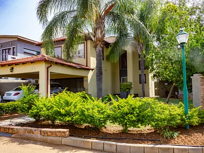 4 Bedroom House For Sale in Akasia - IQ31.webp