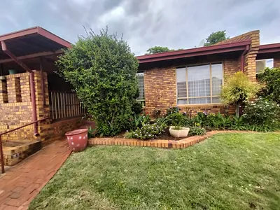 2 Bedroom Townhouse For Sale in Akasia - img