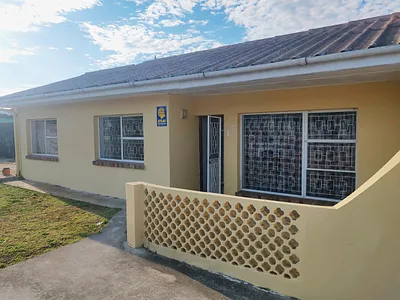 3 Bedroom House For Sale in Uitenhage - img