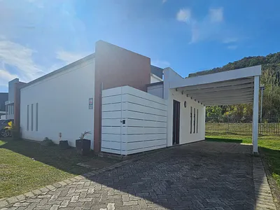 2 Bedroom Townhouse For Sale in East London - P0zL.webp