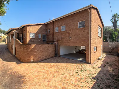 4 Bedroom House For Sale in Johannesburg - img