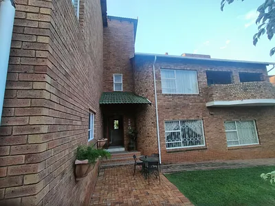 5 Bedroom House For Sale in Akasia - wLcF.webp