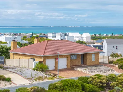 3 Bedroom House For Sale in Struisbaai - OYzs.webp