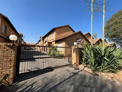 2 Bedroom Apartment For Sale in Bo-dorp, Rustenburg - img