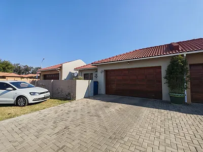 3 Bedroom House For Sale in Rustenburg - img