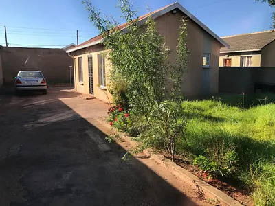 2 Bedroom House To Rent in Soweto - PJm2.webp