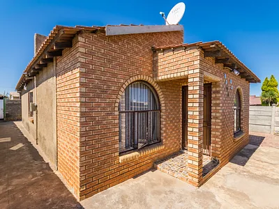 3 Bedroom House For Sale in Soweto - img