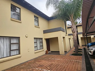 3 Bedroom Townhouse For Sale in Springs - img