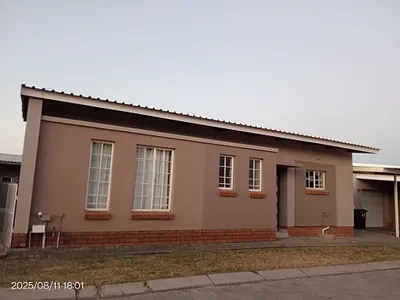 3 Bedroom Townhouse To Rent in Rustenburg - img