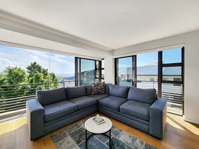 2 Bedroom Apartment For Sale in Cape Town - img