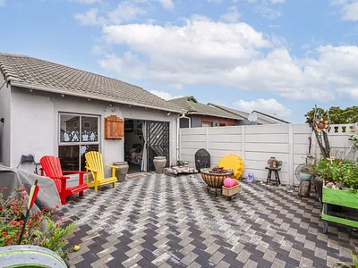 2 Bedroom Townhouse For Sale in Cape Town - img