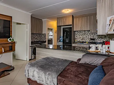 2 Bedroom Apartment For Sale in Kraaifontein - Cu20.webp