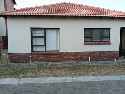 3 Bedroom Townhouse For Sale in Rustenburg - img