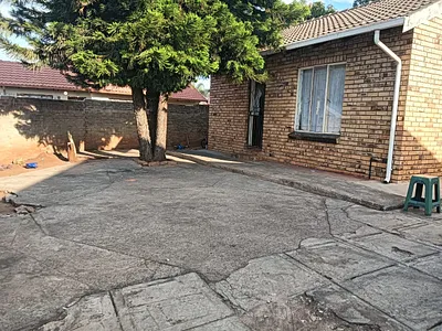 2 Bedroom House For Sale in Rustenburg - 3LmN.webp