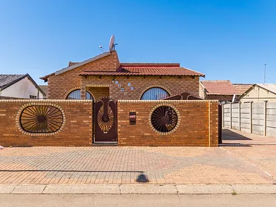 3 Bedroom House For Sale in Soweto - img
