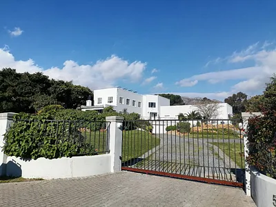 5 Bedroom House To Rent in Somerset West - EaAI.webp