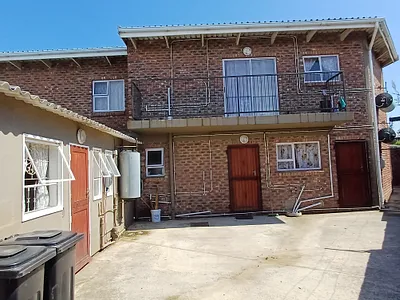 3 Bedroom House For Sale in East London - F9o8.webp