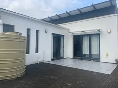 2 Bedroom House For Sale in East London - uZYE.webp