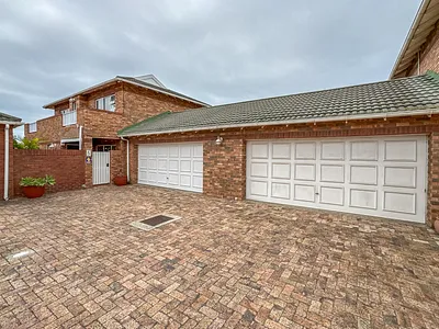 3 Bedroom Townhouse For Sale in Port Elizabeth - img