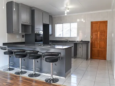 3 Bedroom Townhouse For Sale in Roodepoort - 8iRt.webp