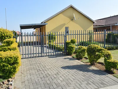 3 Bedroom House For Sale in Rustenburg - GWxQ.webp