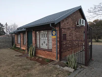 3 Bedroom House For Sale in Rustenburg - img