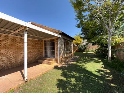 3 Bedroom Townhouse For Sale in Rustenburg - img