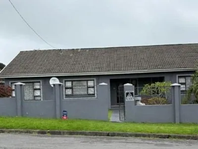 4 Bedroom House For Sale in East London - SwOi.webp