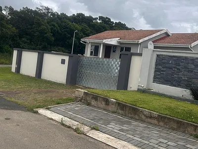 3 Bedroom House To Rent in East London - DT7e.webp