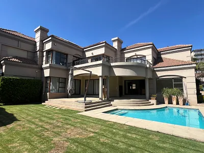 4 Bedroom Townhouse For Sale in Bedfordview - P40v.webp