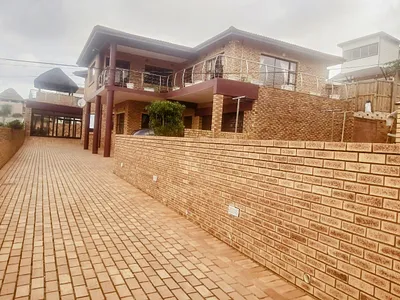 5 Bedroom House For Sale in Durban - KXjj.webp