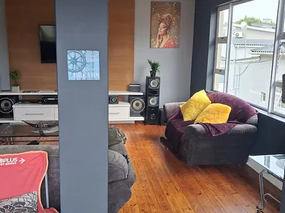 3 Bedroom Apartment To Rent in East London - C9QJ.webp