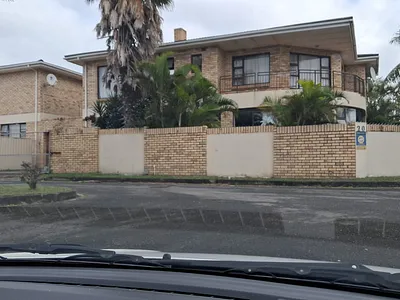 3 Bedroom Townhouse To Rent in East London - aW9z.webp