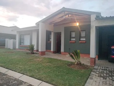 3 Bedroom Townhouse To Rent in Rustenburg - 2CRx.webp