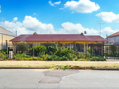 3 Bedroom House For Sale in Krugersdorp - WoNS.webp