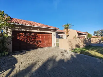 3 Bedroom House For Sale in Rustenburg - Q4xE.webp