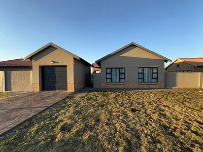 3 Bedroom House For Sale in Rustenburg - ucJh.webp