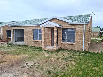 2 Bedroom Townhouse For Sale in Jeffreys Bay - 0Mrl.webp